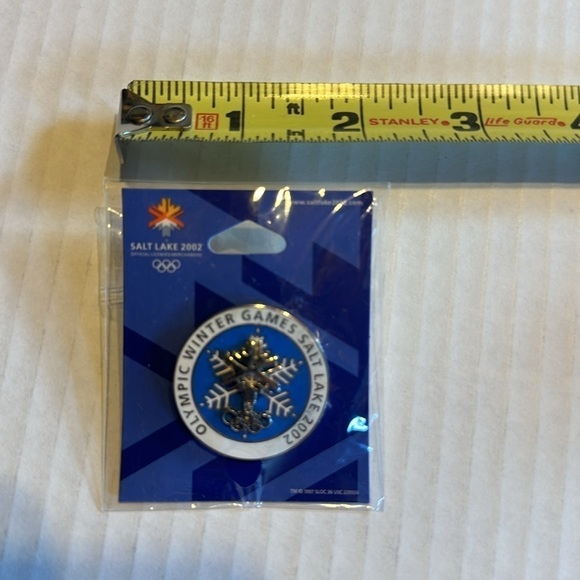 NWT Olympic Winter Games Salt Lake 2002 collectors pin snowflake design - Picture 4 of 4
